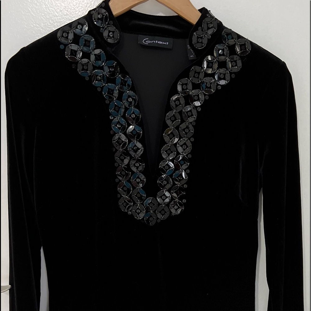Context black velvet tunic 90% polyester 10% spandex. Size XS